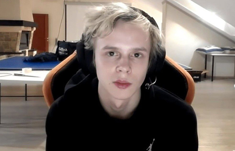 Игрок первой позиции dyrachYO