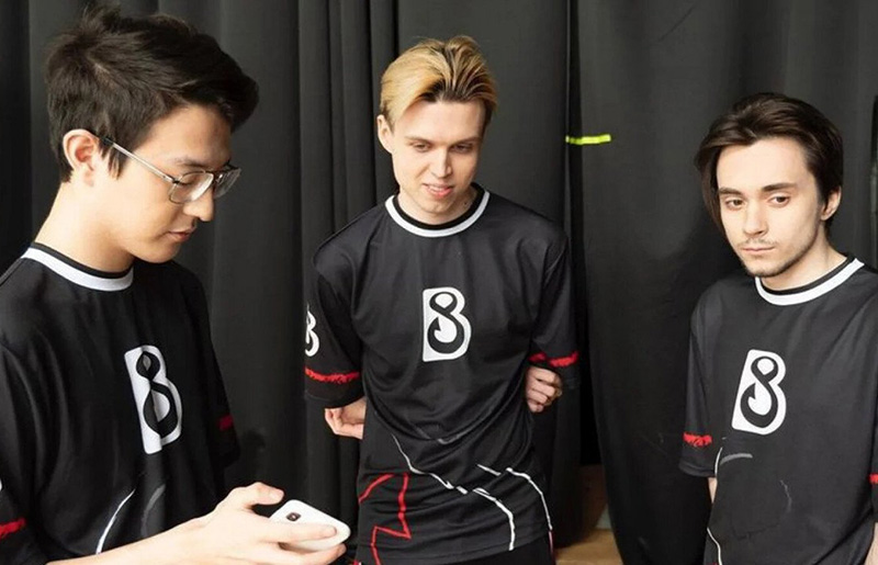 Бывшие игроки B8 пополнили состав HellRaisers