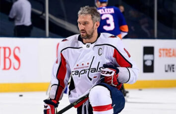 Александр Овечкин мощным броском расколол маску голкиперу «Вегаса»